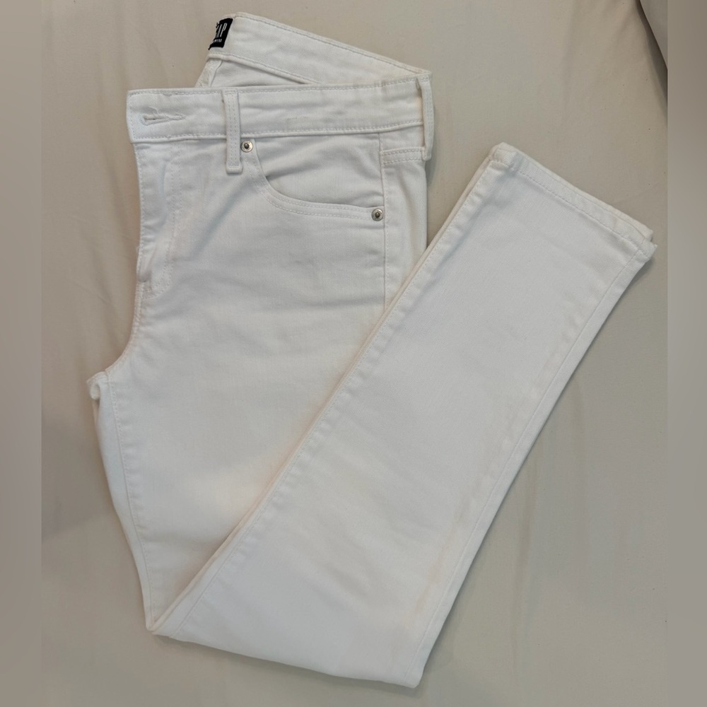 GAP Women's White Girlfriend Style Jeans